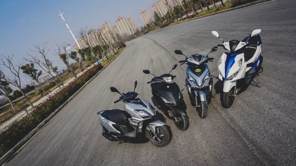 硬碰硬日系合资品牌125踏板福禧裂行uynx四车对比上