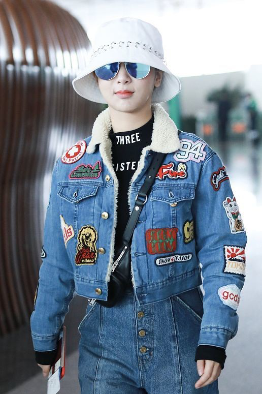 杨紫太有小姑娘样了,一身休闲装随性又自然,不像快30岁的人