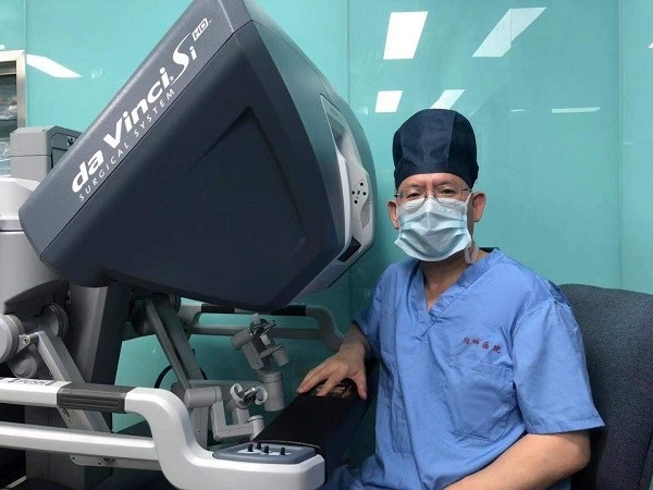 院方供图(下同)日前,上海市胸科医院肿瘤科常务副主任罗清泉教授,带领