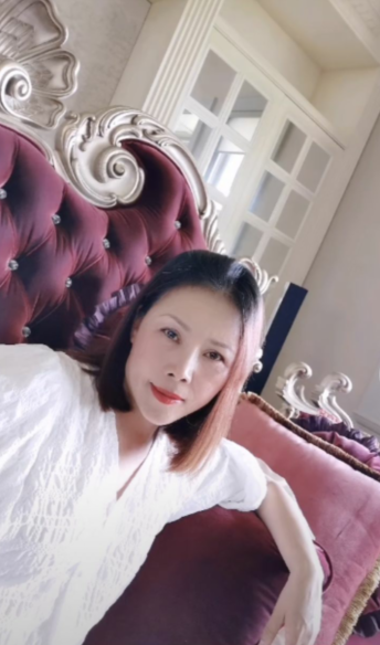 54岁田震在澳洲豪宅过小年，歌坛一姐气质不改，肤白貌美且精气神十足（组图） - 6