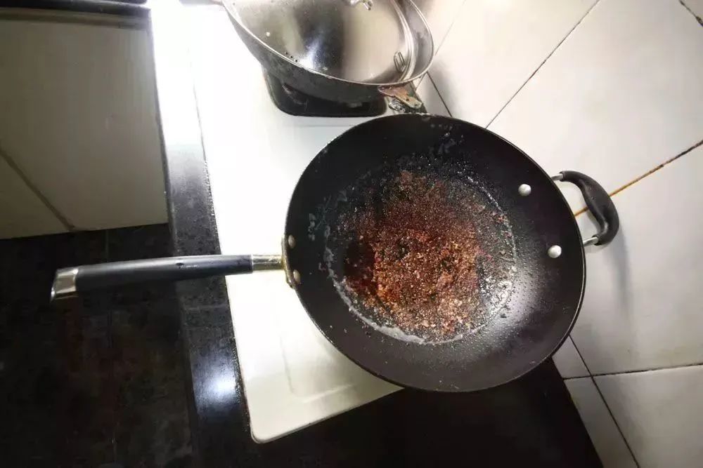 看了这部豆瓣85的电影后我换掉了家里所有不粘锅