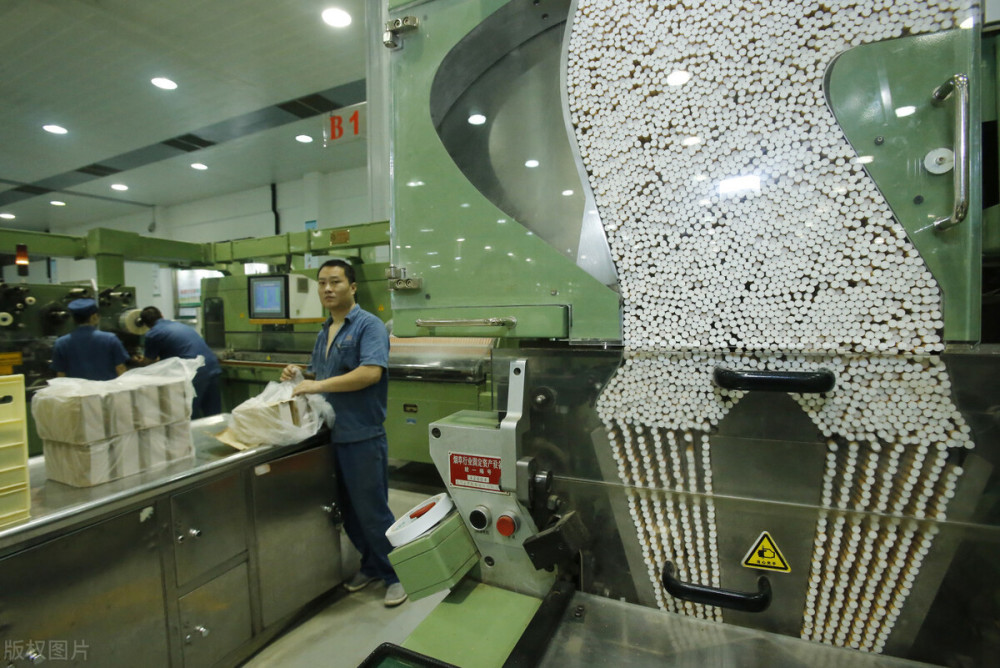 都说烟草局是金饭碗,内部员工曝光工资表,