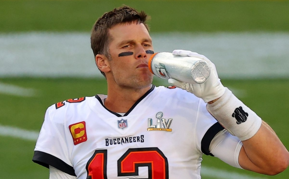 布雷迪勇夺生涯第7冠詹姆斯连发4动态为何说他是过气的goat