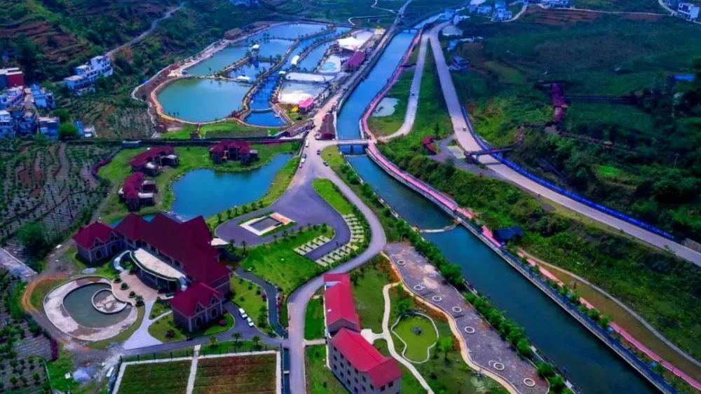 "卫星视角下的美丽乡村"——米箩镇倮么村 巴浪河畔美丽画卷