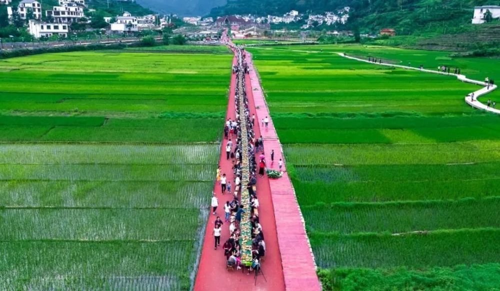 "卫星视角下的美丽乡村"——米箩镇倮么村 巴浪河畔美丽画卷