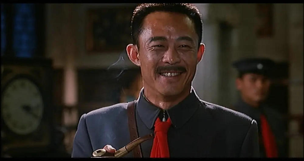 53岁侯勇三婚娶小20岁娇妻从猪肉贩到影帝爆红后就嘚瑟