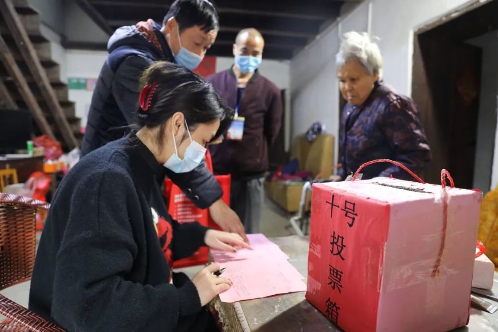 【选举】十二乡镇依法进行投票选举_腾讯新闻