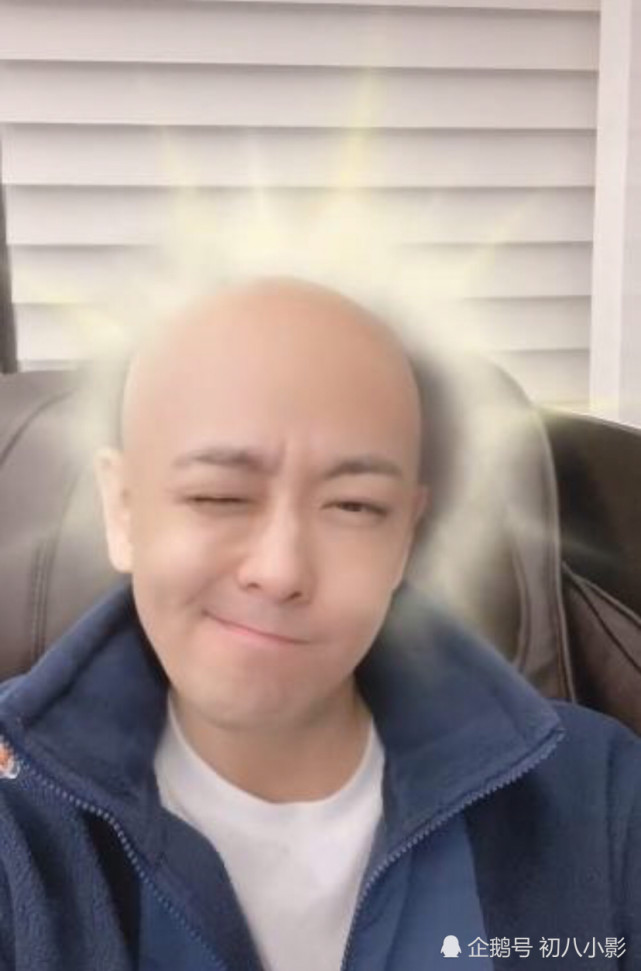 林志颖个人社交平台晒视频顶着光头特效的他挑眉wink表情搞怪可爱