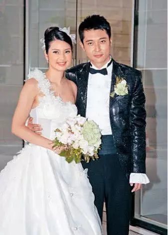 洪欣深夜发文自称蠢女人,老公经纪人还是毕滢,坐实女版王宝强?