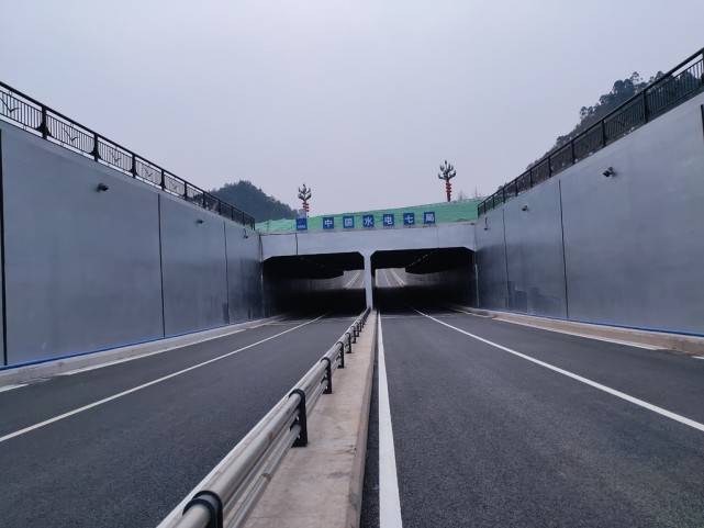 根据前期发布的交通管制公告,s66隆汉高速公路乐山港收费站于2021年2