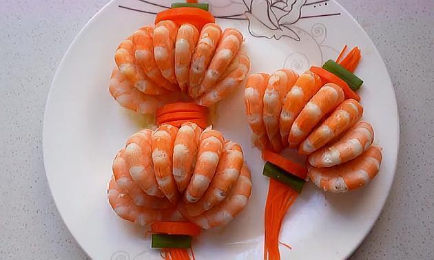 用1斤大虾2个土豆做一道年夜饭特色菜张灯结彩喜庆味道好