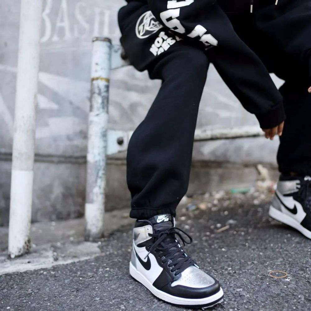 球鞋信息限量版aj5pe曝光aj1黑银脚趾本月上架