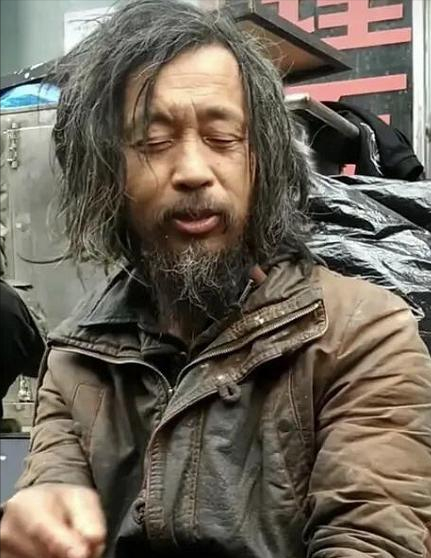 流浪大师红极一时又跌下神坛干儿子离他而去如今怎么样