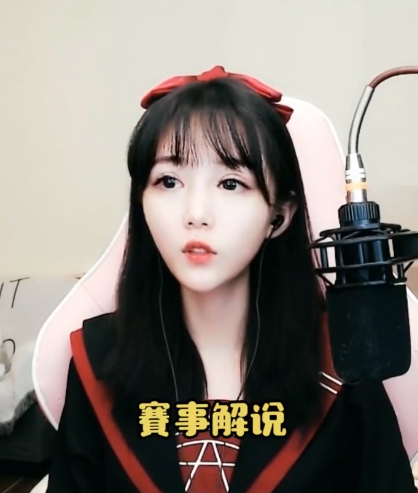 腐团儿完美cos娜美吊带装尽显精髓粉丝还是呆萌有韵味