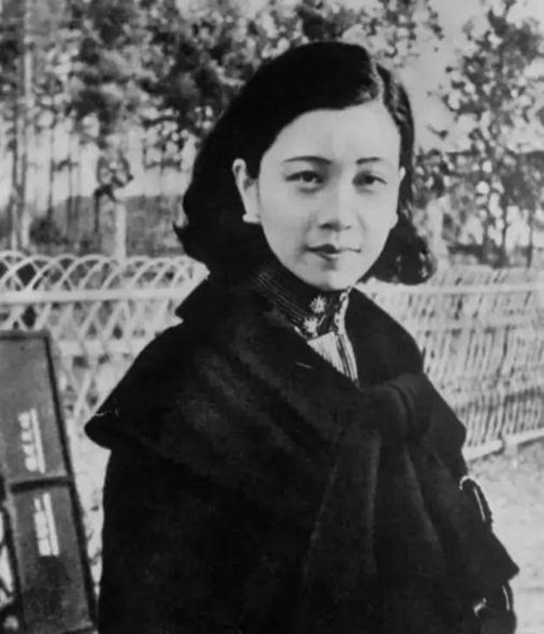 她25岁去世,死后30万人为其送别,还有7名粉丝当场随她而去