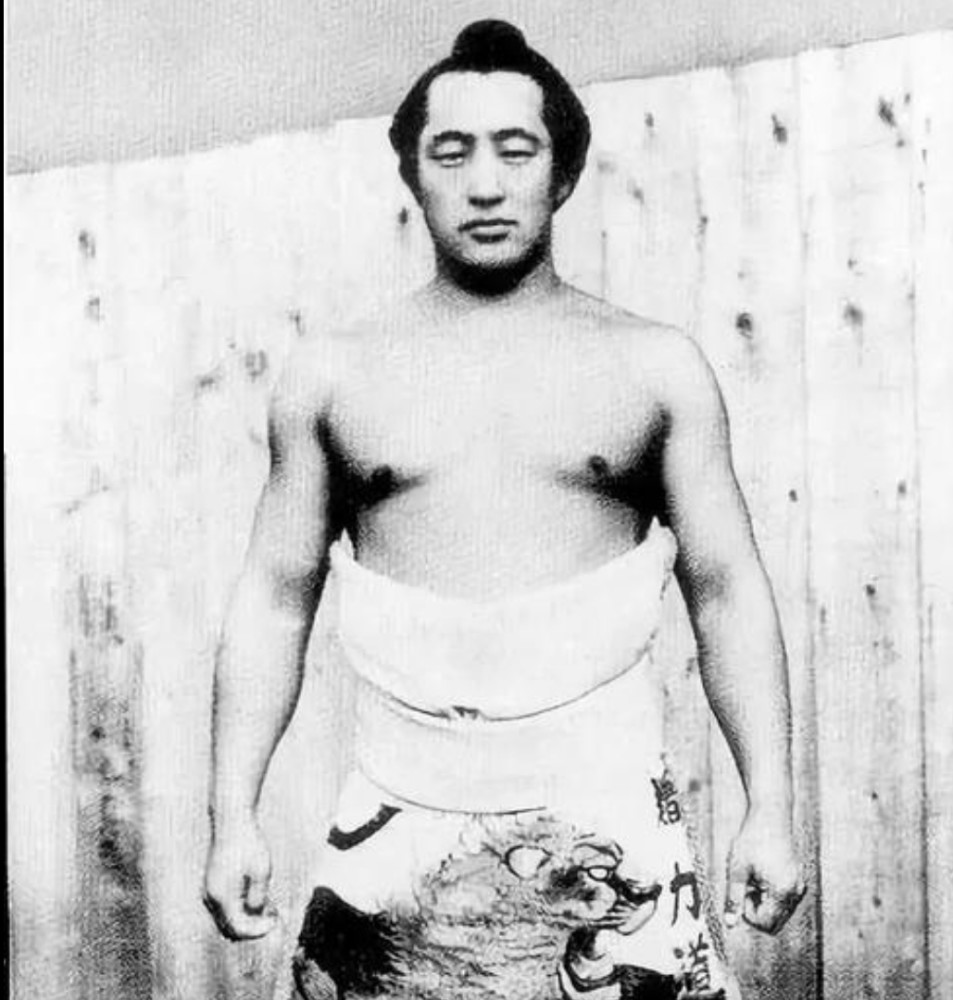 力道山：日本最强摔角王，为人“不讲武德”，后被小混混一刀致命_腾讯新闻