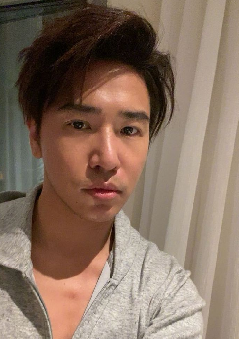 欧弟录节目忙到凌晨,晒自拍面容消瘦发际线后移,他真的输不起了