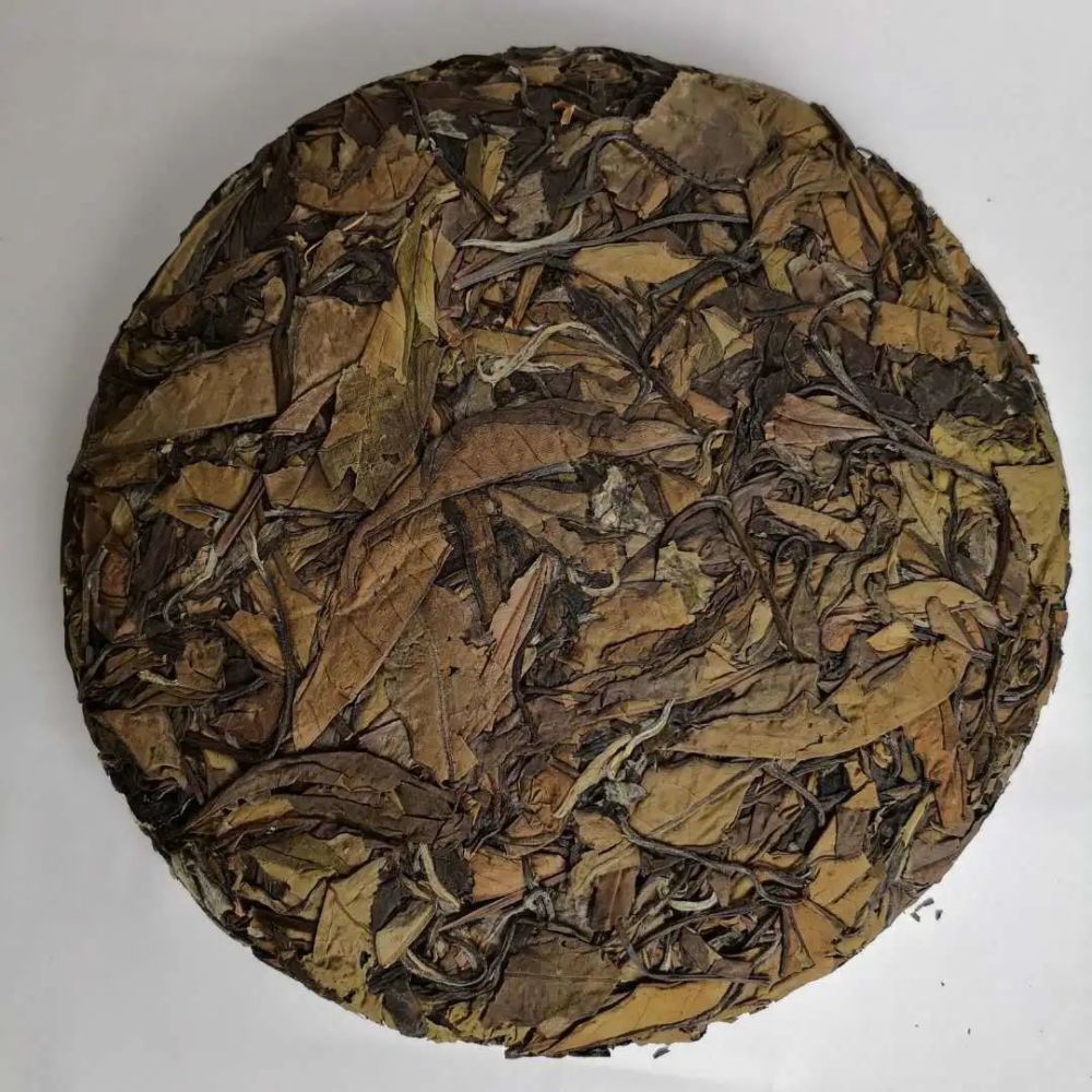 陈年老白茶的功效:清肺祛寒,提高免疫力:众所周知,白茶具有寒性,但