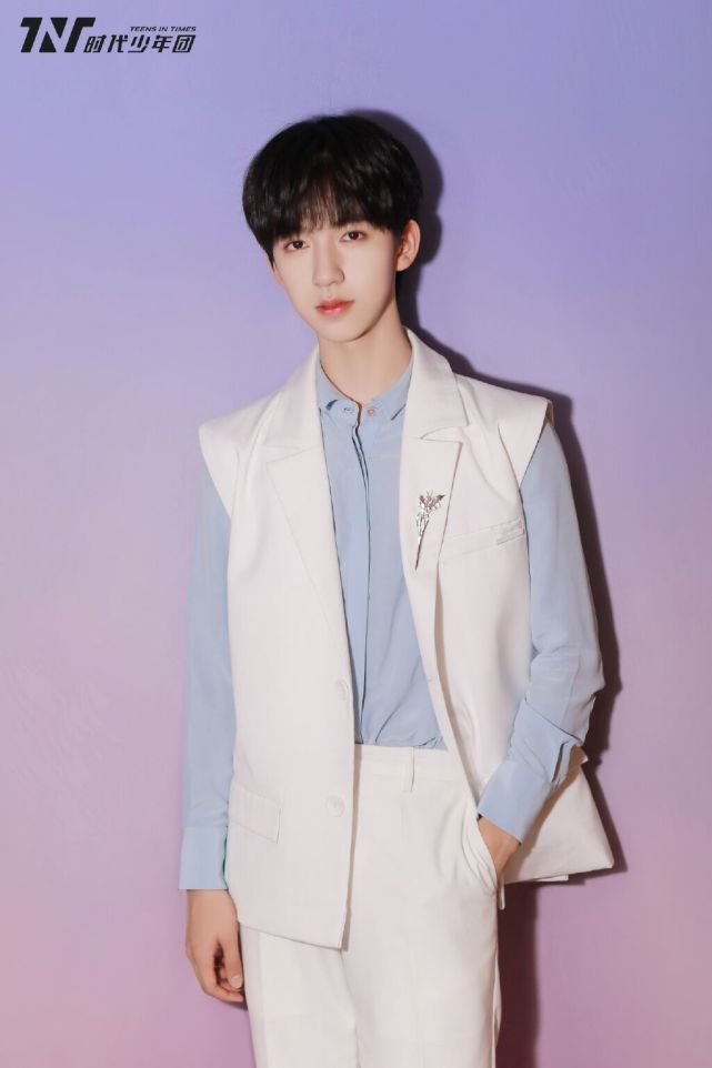 时代少年图贺峻霖人间bjd