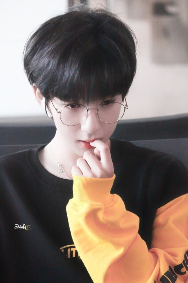 时代少年图贺峻霖人间bjd