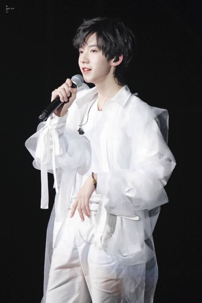 时代少年图贺峻霖人间bjd
