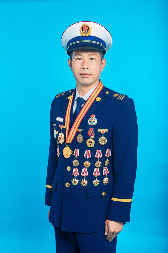 逆火而行践初心 忠诚奉献铸党魂