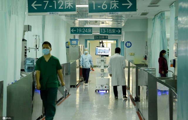 成都,当日,四川省首个5g 医疗机器人 vr探视系统在四川大学华西医院