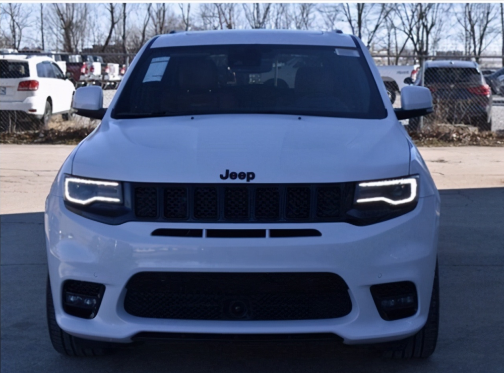 jeep大切诺基srt实拍619马力最快硬派越野诞生