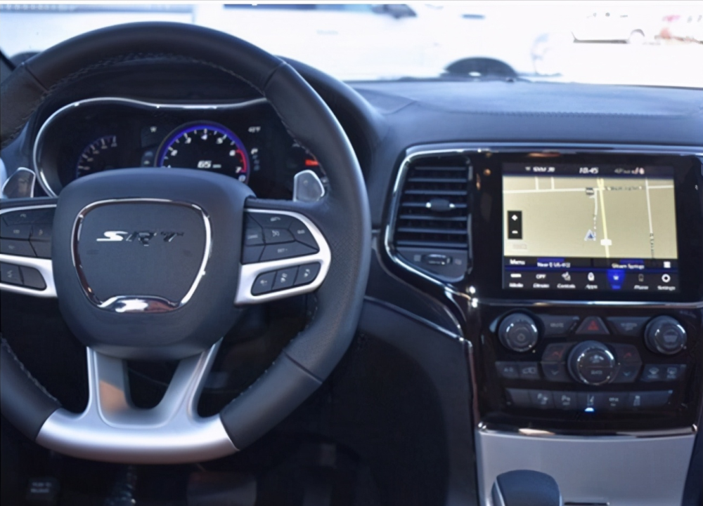 jeep大切诺基srt实拍619马力最快硬派越野诞生