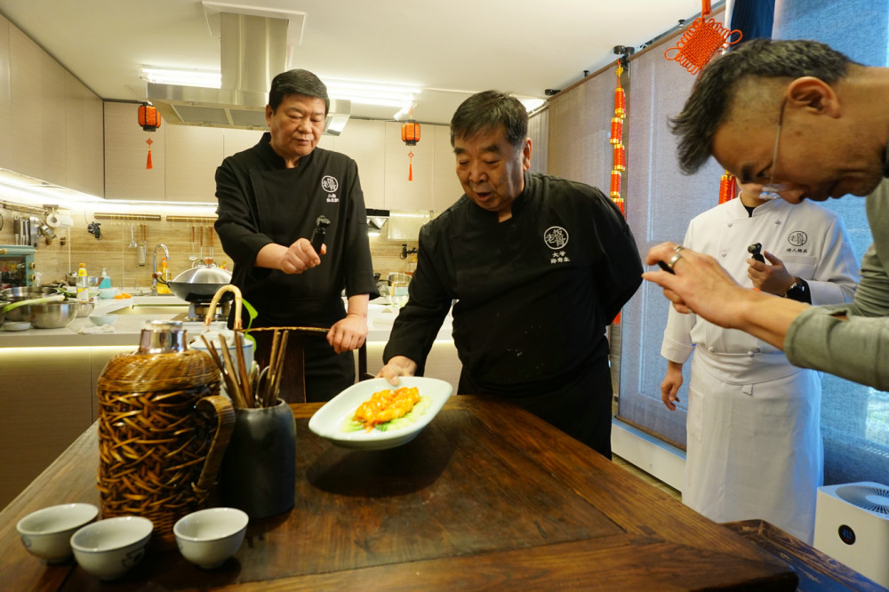 今年過年不放炮國宴大師把炮仗端上年夜飯餐桌