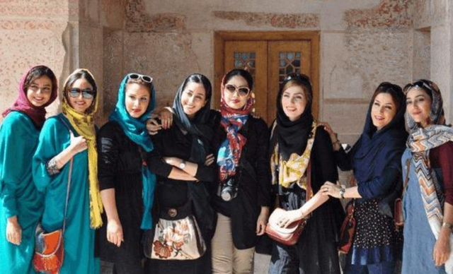 巴基斯坦女人到中国出差,第一次乘坐高铁