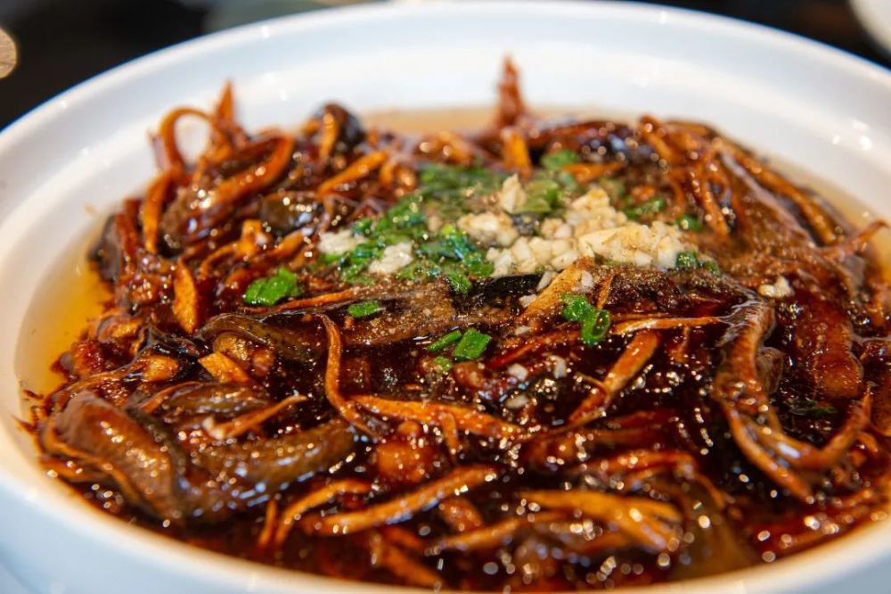 03浦东三黄鸡04油爆鱼05烤麸06凉拌海蜇皮07扣蛋卷08鲳鱼年糕09油煎塌