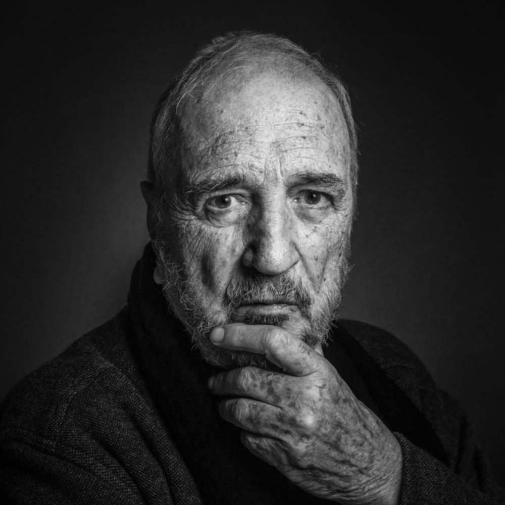 曾获奥斯卡终身成就奖的法国著名编剧让克劳德卡里埃尔于昨日去世