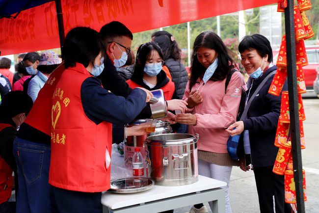 "暖冬行动"正式启动 在穗青年志愿者用心服务广州春运