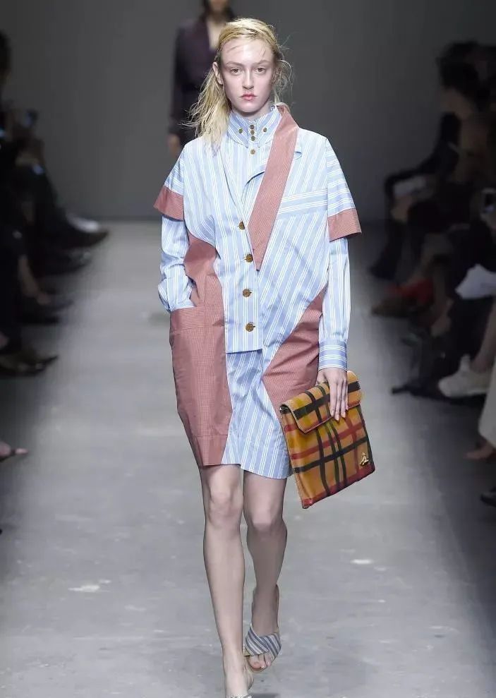 "不破不立"的解构主义风格,让服装拥有艺术气质