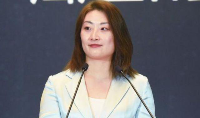 中国最有钱的4个"富婆":个个身价不菲,其中一个还当过首富_腾讯网