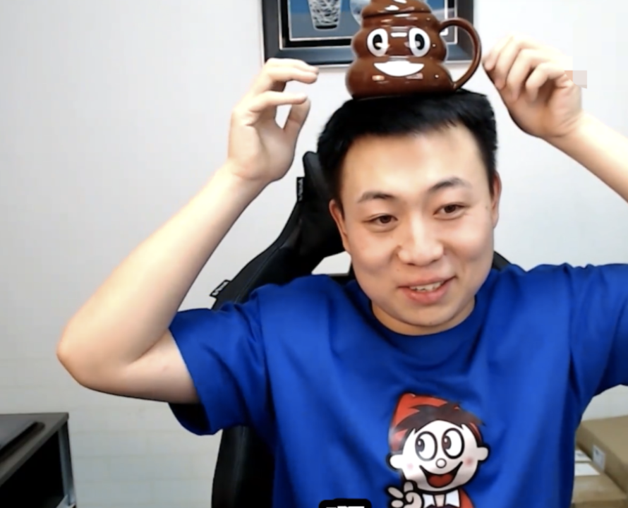 陈大白生日直播,粉丝送上"惊喜"礼物,直播开箱当场吓傻