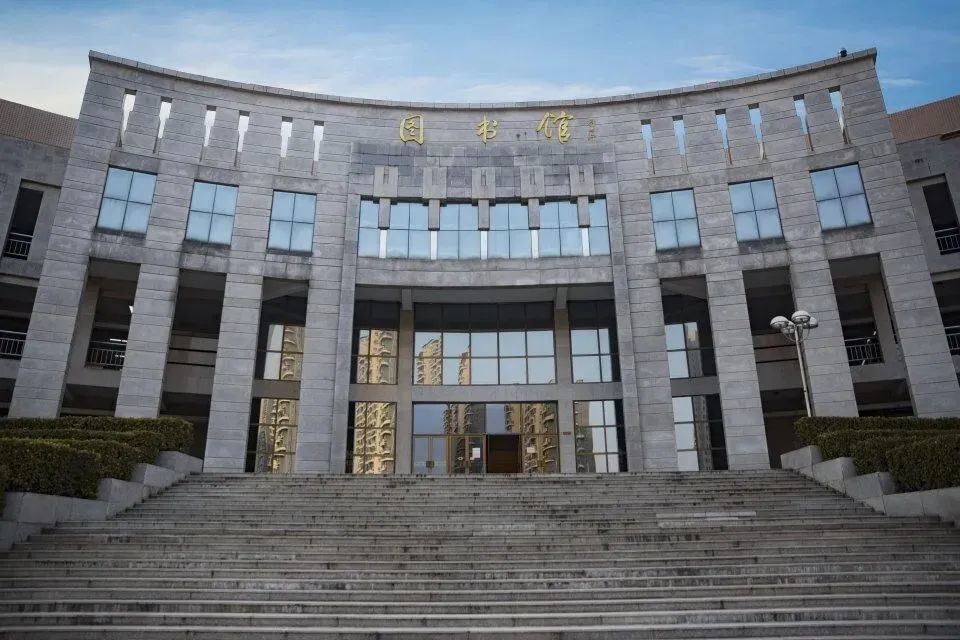 洛理工图书馆外的万千风景,乃我心之所向.