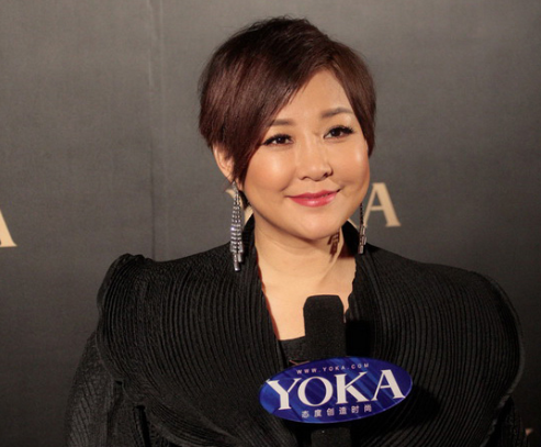 前央视主持人李静晒照,和女儿像姐妹,如今当老板身价上亿