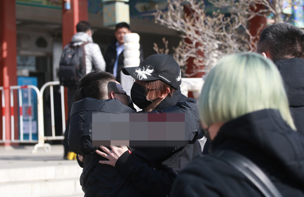 赵英俊最后时光未婚妻抱着遗体不放母亲不做道别让他减轻痛苦