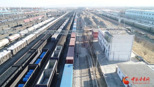 "2月8日16时10分,嘉峪关车辆段运用车间下行作业场仲云的对讲机里响起