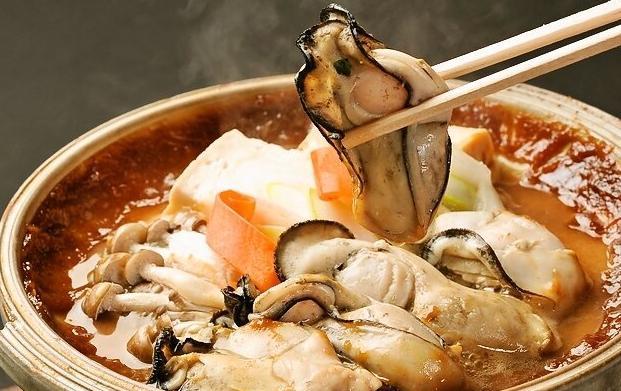 广岛 包围在「味噌墙」中的牡蛎火锅