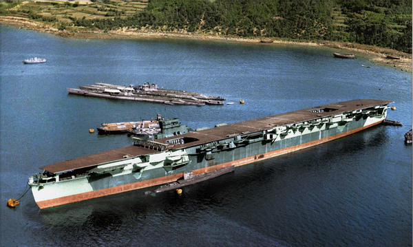 二战日本航母部队的窝囊结局:甲板上铺泥土种草木,伪装成小岛