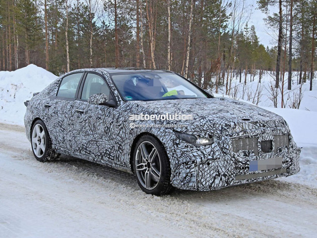 梅赛德斯amgc53曝光换搭20t配直瀑式格栅熏黑大灯