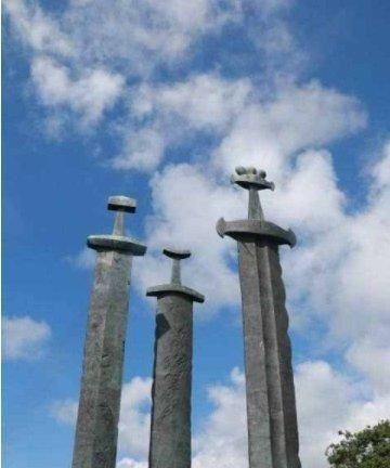 世界上有四把镇山剑,中国独得三把,其中一把至今无人能拔出