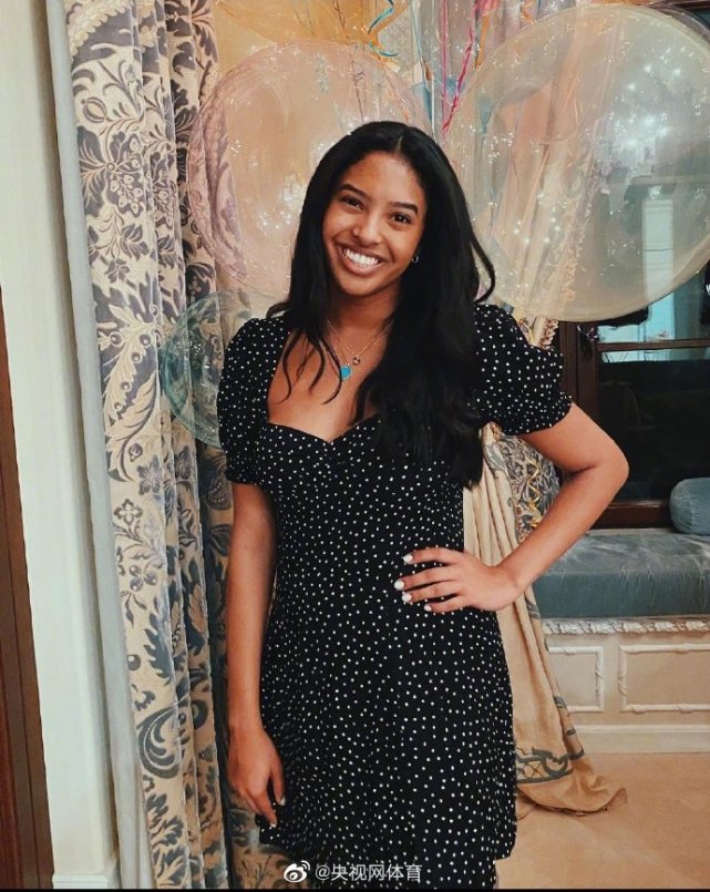 科比大女儿娜塔莉亚签约模特公司