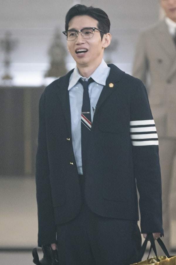 韩国大热剧《顶楼》第二部中 奉太奎将变身为有权势的人-腾讯新闻