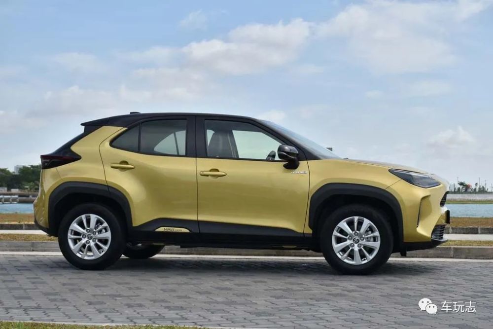 2021年丰田雅力士yariscross三缸混动新选择