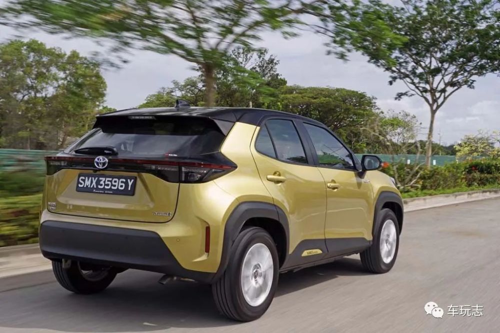 2021年丰田雅力士yariscross三缸混动新选择
