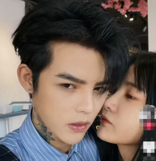 殷世航和套路璐秀恩爱有多假看看小猪先生和兜儿说是夫妻我也信